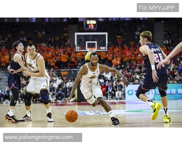 广东篮球联赛精彩对决北京球队全力以赴争夺胜利的激烈战斗